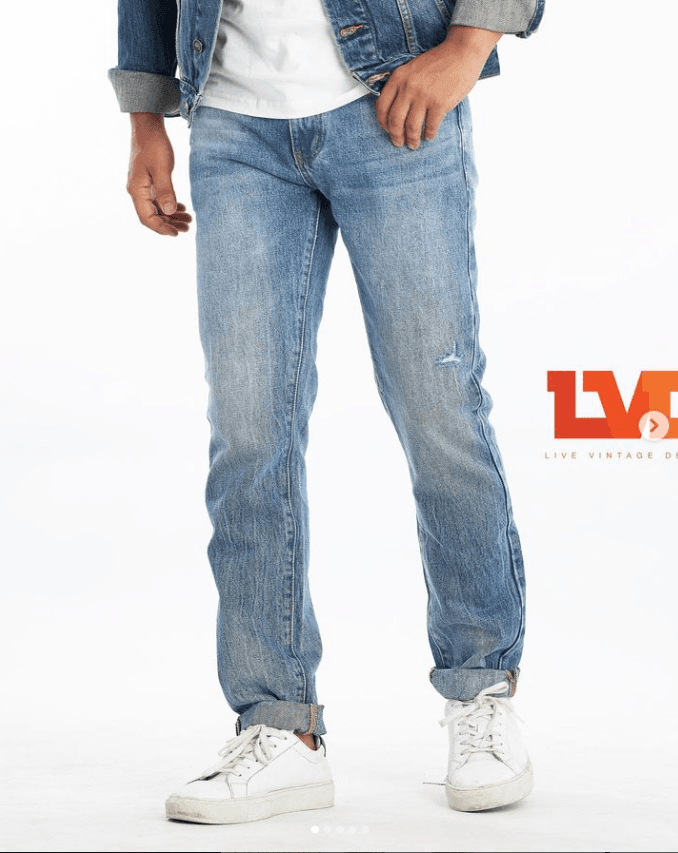 LOOSE FIT JEANS